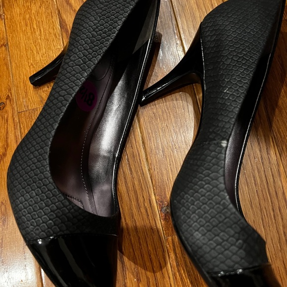 Calvin Klein pumps like new size 8 1/2 - Picture 7 of 8